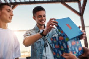 Comment choisir efficacement un cadeau pour un adolescent ?